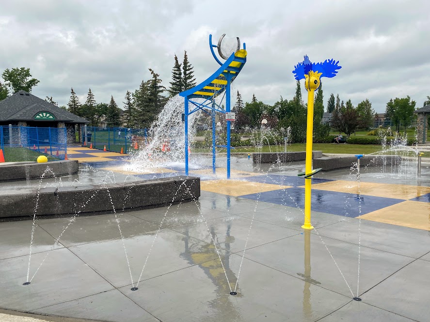 Somerset Park Spray Park - Outdoor playground in Southwest Calgary